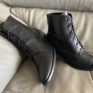 FRĒDA SALVADOR Booties size 8 1/2